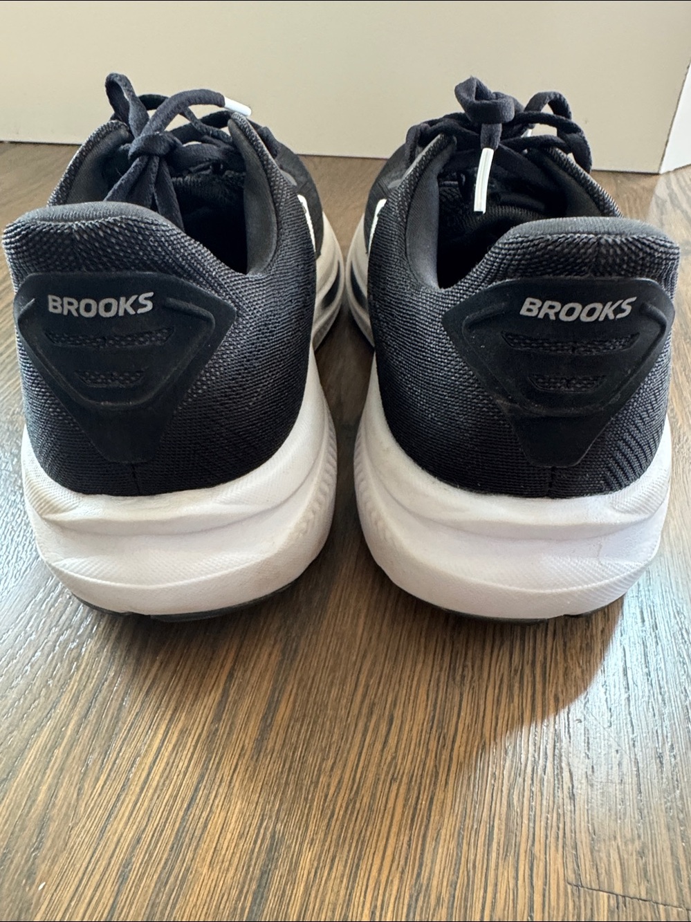 Brooks Ghost 17 sneakers mens size 10 black and white running shoes - Picture 3 of 12